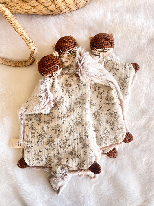 Doudou sensoriel Suzanne – prêt à être adopté 🤍